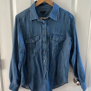 Ann Taylor denim button down, M